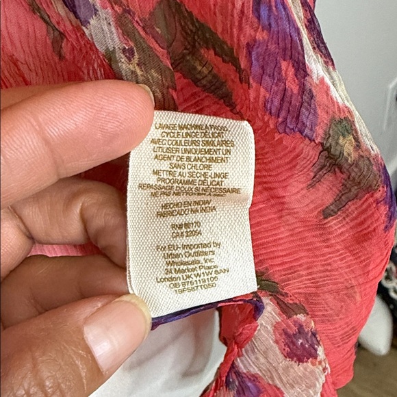 Free People Size SP Vibrant Floral Sheer Blouse V-neck 100% Viscose - Picture 8 of 8